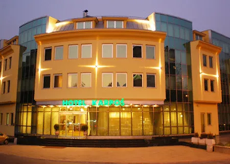 فندق Karpos 4*